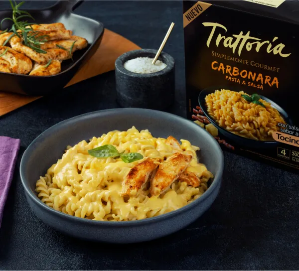 pasta carbonara lista con pollo