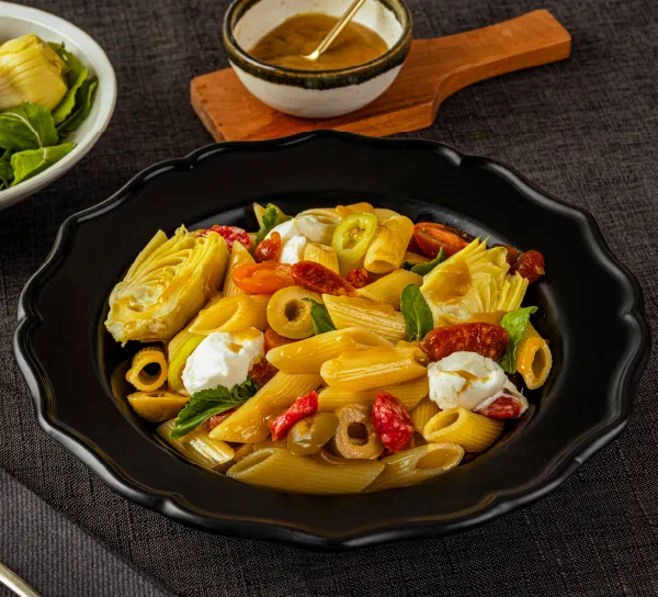 rigati con ensalada estilo italiana